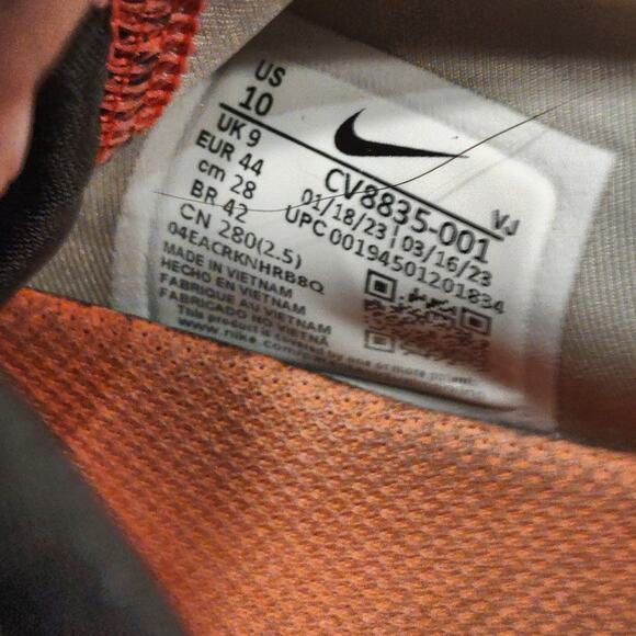 Rare Nike Air Max 270 Sneakers CV8835-001 Size 10 US main image 2
